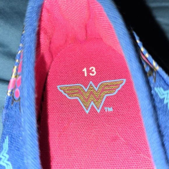 Wonder Woman slip on shoes little girl size 13 - Picture 3 of 4